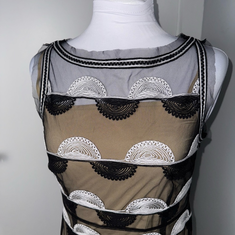 Catherine Malandríno Black and White Half Moon Mesh Dress /Size 4 - Picture 3 of 8